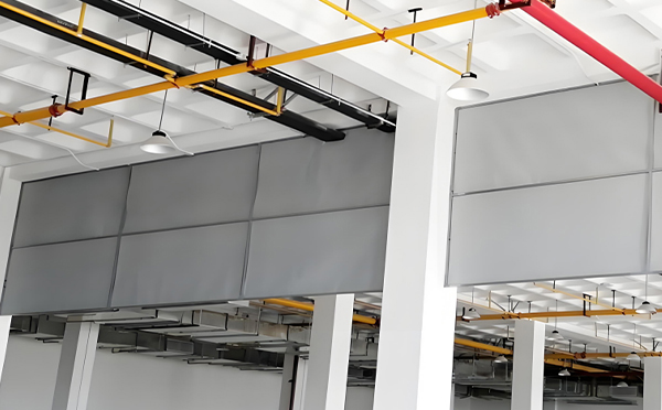 商场防烟分区常闭节点：安定挡烟垂壁高度与控制器接线图解