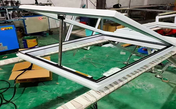 某地下车库出入口安定排烟窗配置工程