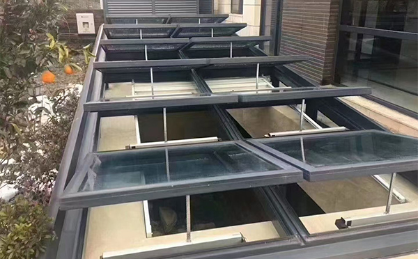 某轨道交通车辆维修车间安定排烟窗应用