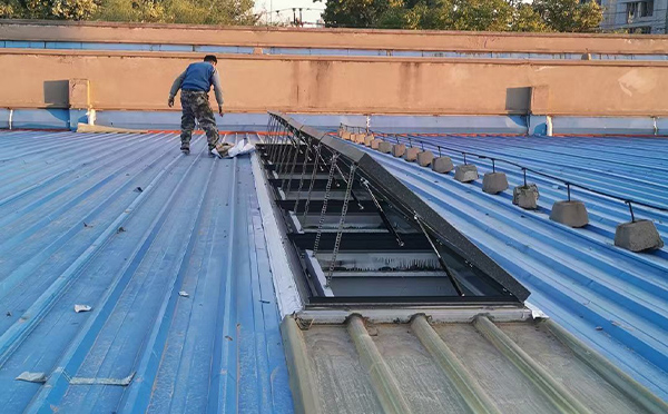 某区域性物流仓储中心安定排烟窗系统安装项目